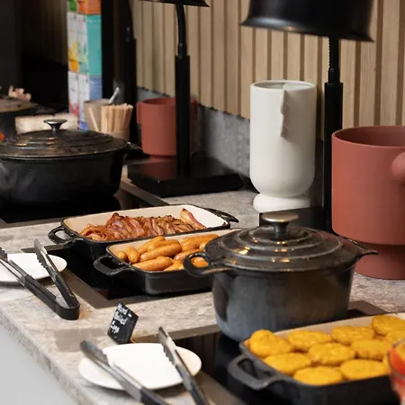 Hotel By Marriott Brussels Airport 4*